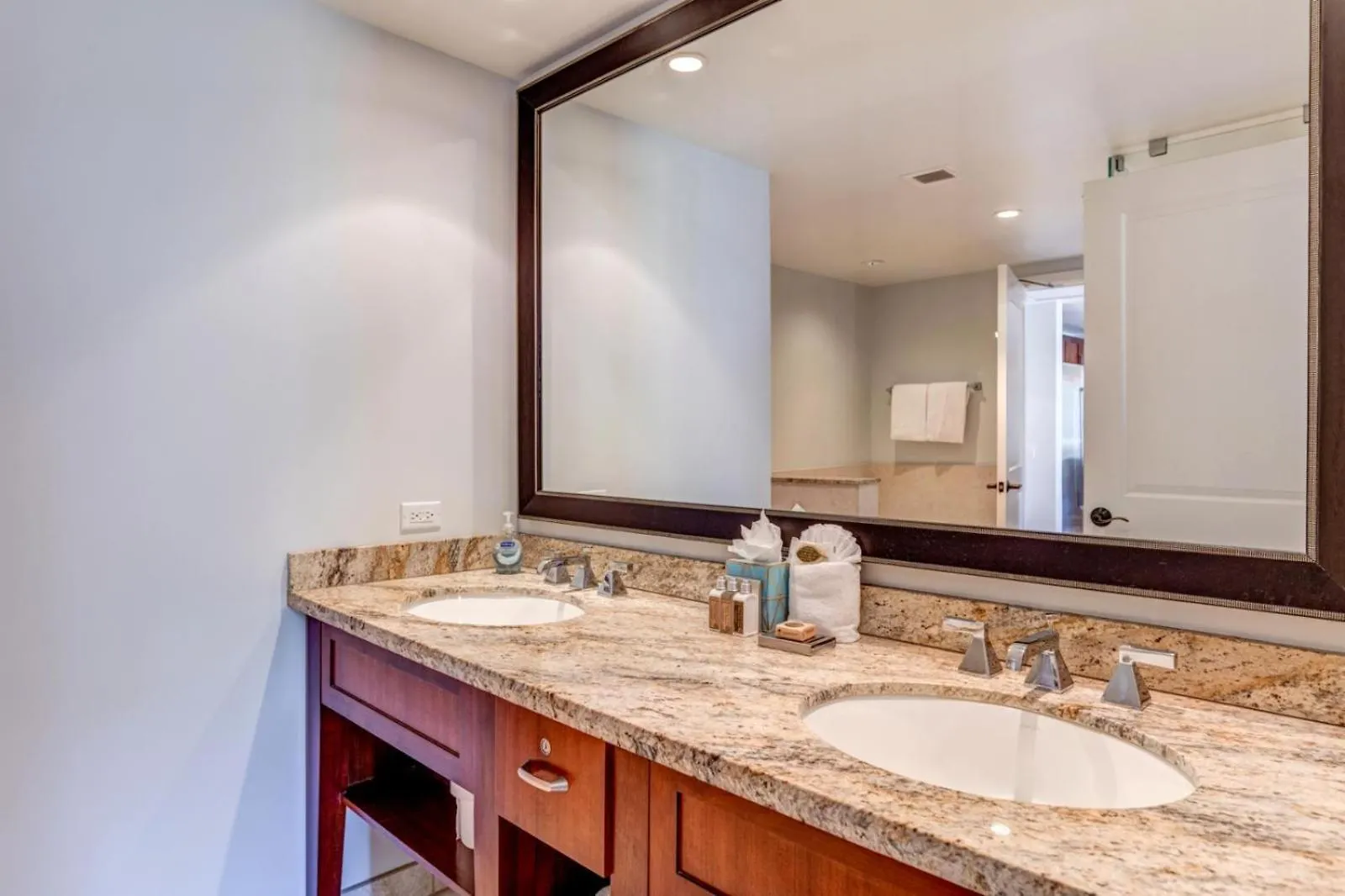 Apartment Kbm Resorts Free Car Honua Kai Hokulani Ocean View 2Bedroom Condo Hkh-412 Updated With Ocean Views Sunsets Kaanapali United States